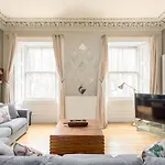 2 Bed Old Town Apartment - Next To Castle